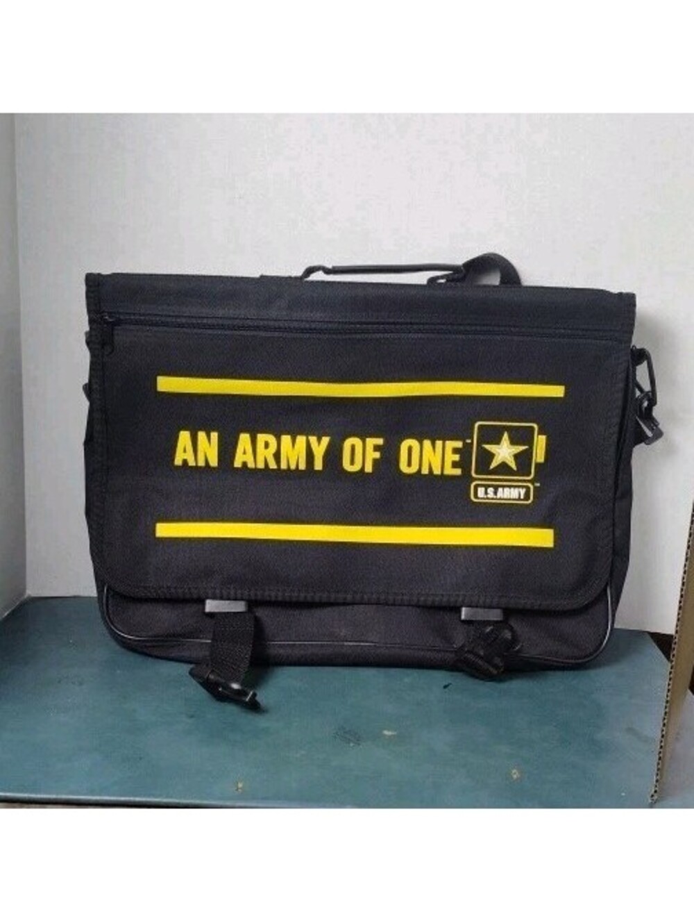 U.S. Army An Army of One Black/Yellow Messenger Shoulder Bag